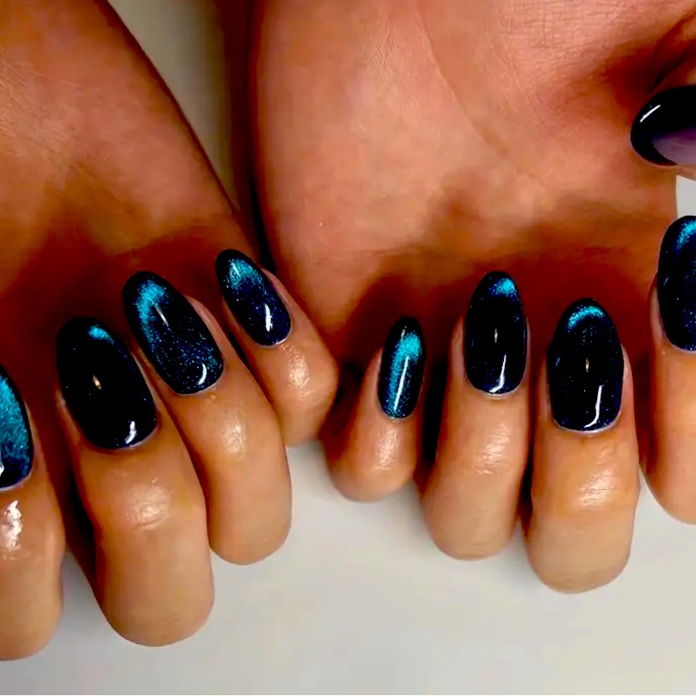 (SOLD) Almond Shaped Press on Nails Cat Eye Medium False Nails w/ Shades Of Blue